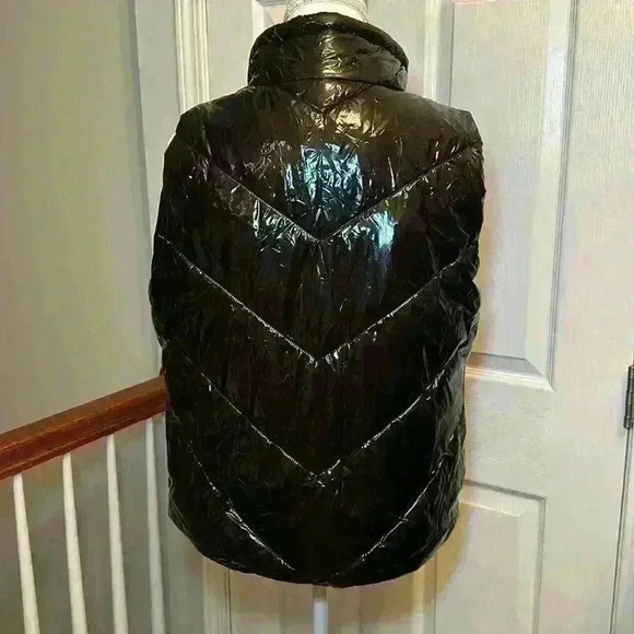 MICHAEL KORS Women’s Sleeveless Puffer Vest Size LARGE Black w/Gold MSRP $125.00 - Picture 3 of 11